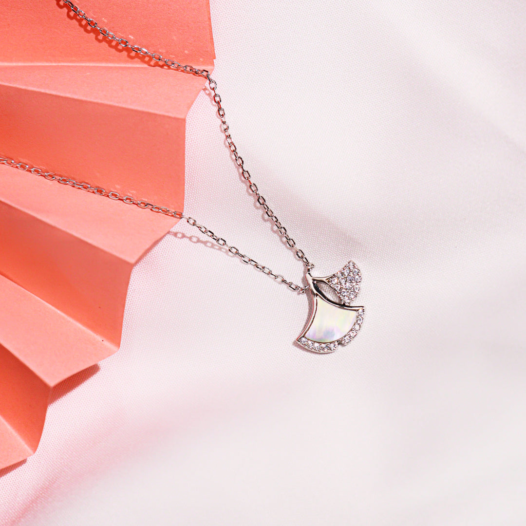 OLLUU Silver Designer Minimal Necklace
