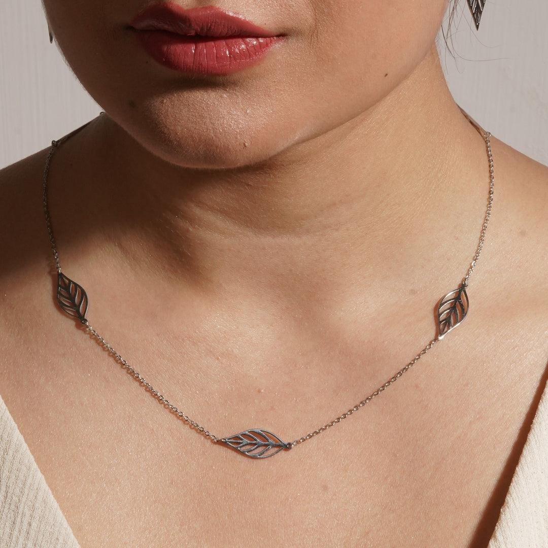 OLLUU Silver Leaf Pendants Necklace