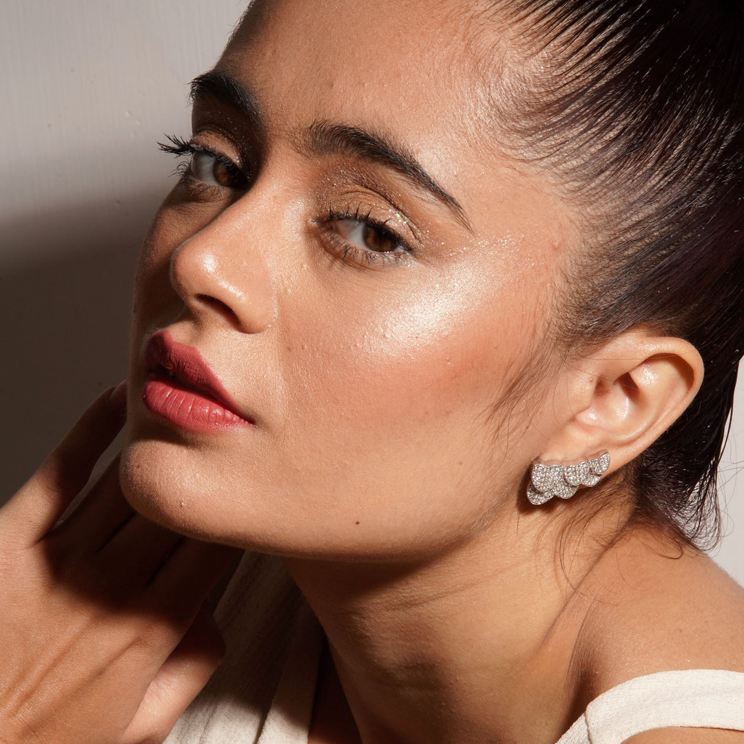 OLLUU Silver Pretty Petals Earrings