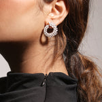 Load image into Gallery viewer, OLLUU Silver Leafy Lustre Earrings
