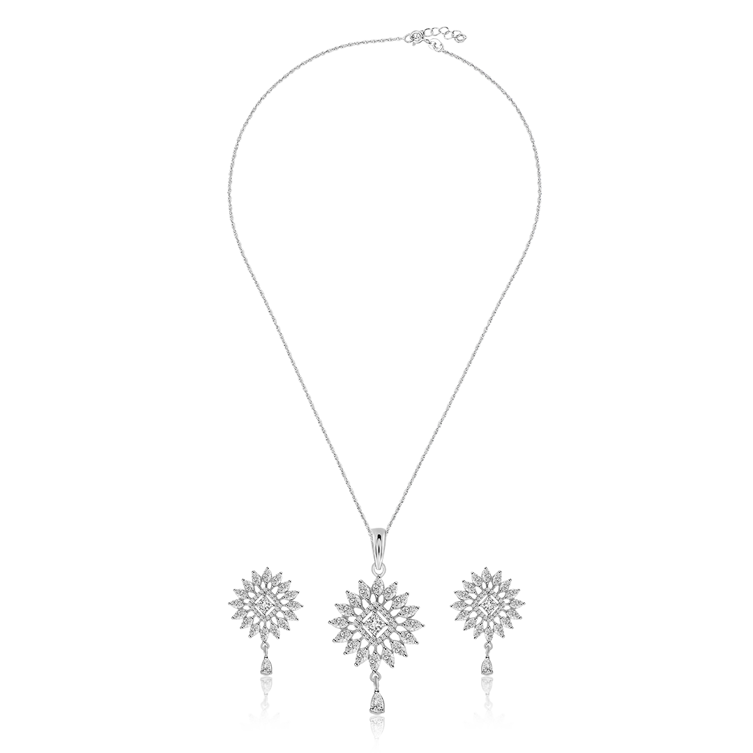 Flower shaped diamond necklace